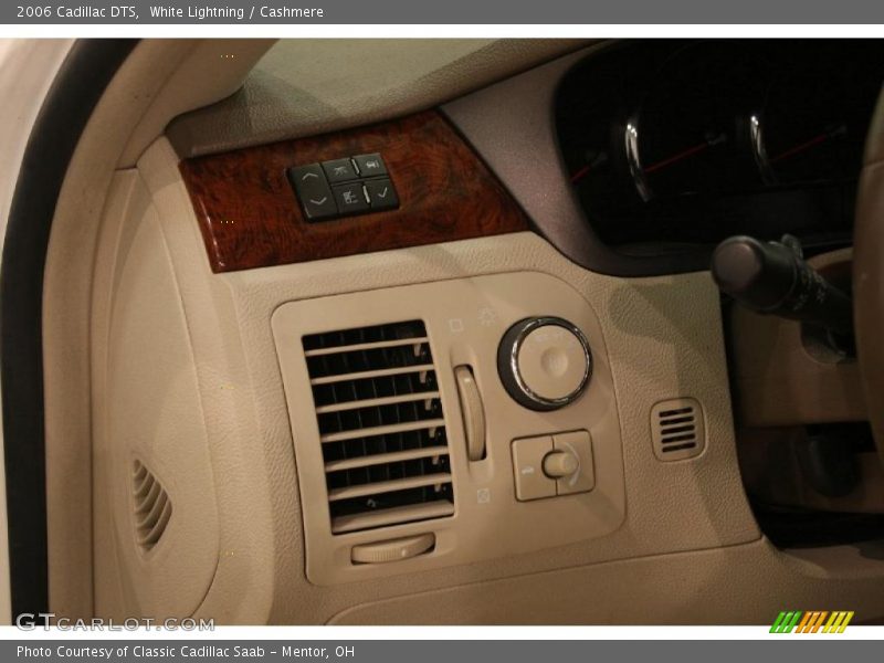 White Lightning / Cashmere 2006 Cadillac DTS