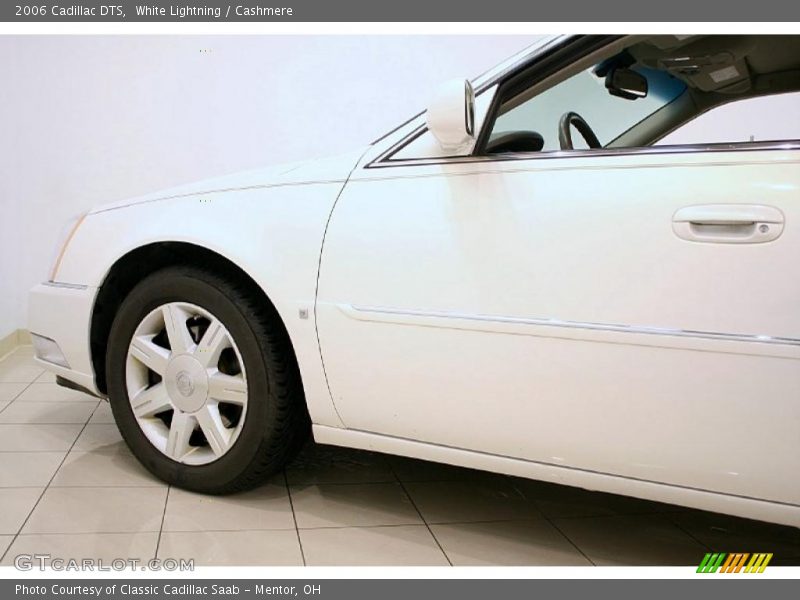 White Lightning / Cashmere 2006 Cadillac DTS