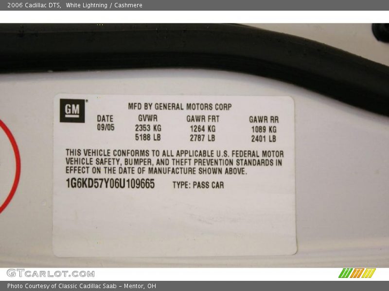 White Lightning / Cashmere 2006 Cadillac DTS