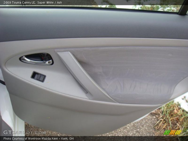 Super White / Ash 2009 Toyota Camry LE