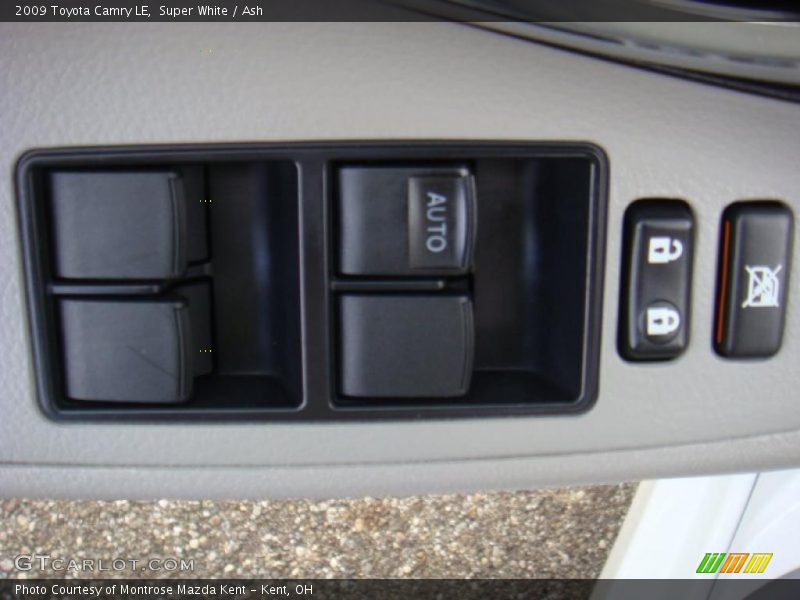 Super White / Ash 2009 Toyota Camry LE