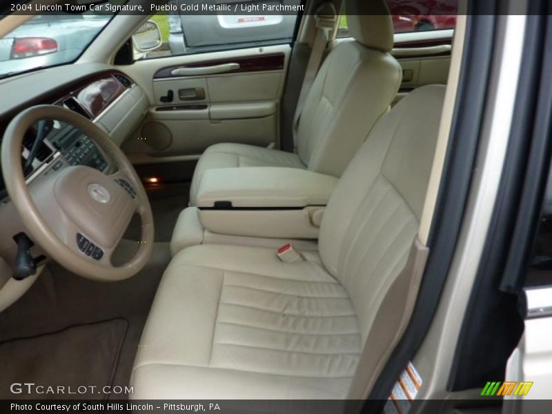  2004 Town Car Signature Light Parchment Interior