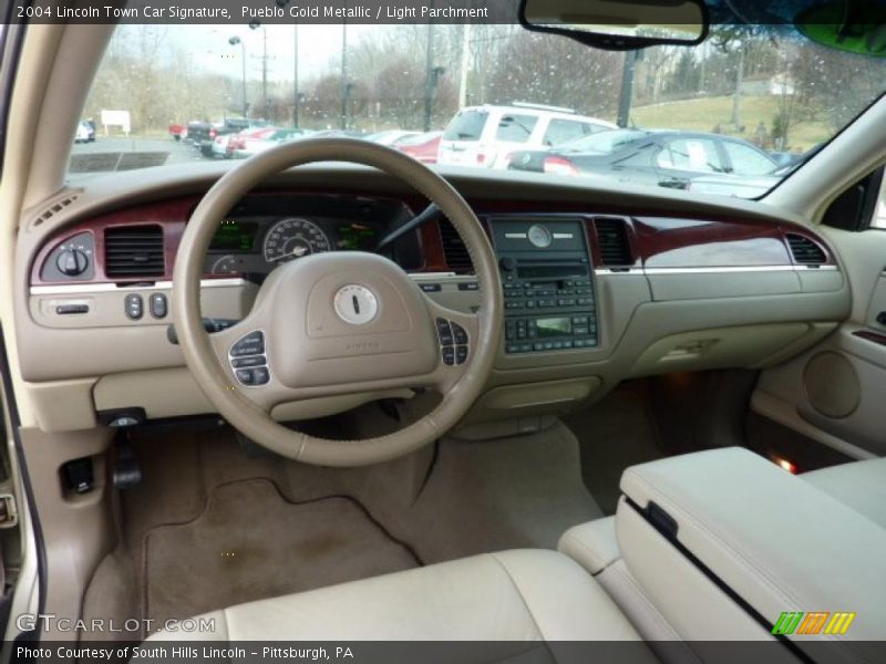  2004 Town Car Signature Light Parchment Interior