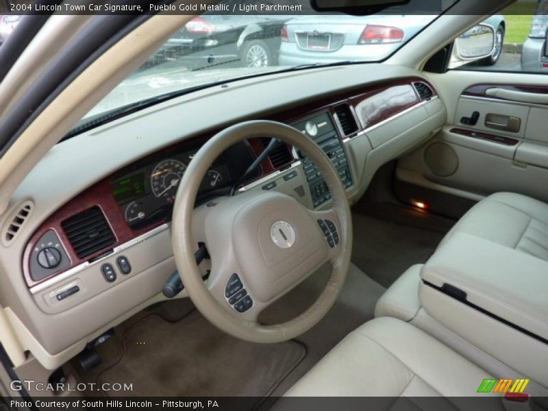  2004 Town Car Signature Light Parchment Interior