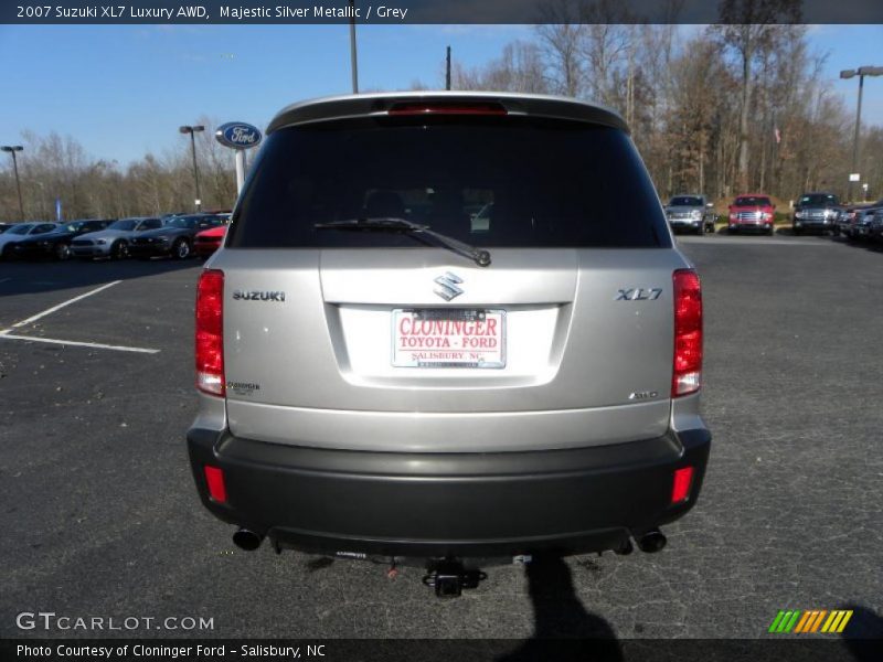 Majestic Silver Metallic / Grey 2007 Suzuki XL7 Luxury AWD