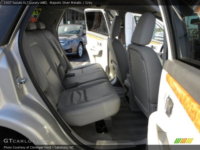 Majestic Silver Metallic / Grey 2007 Suzuki XL7 Luxury AWD