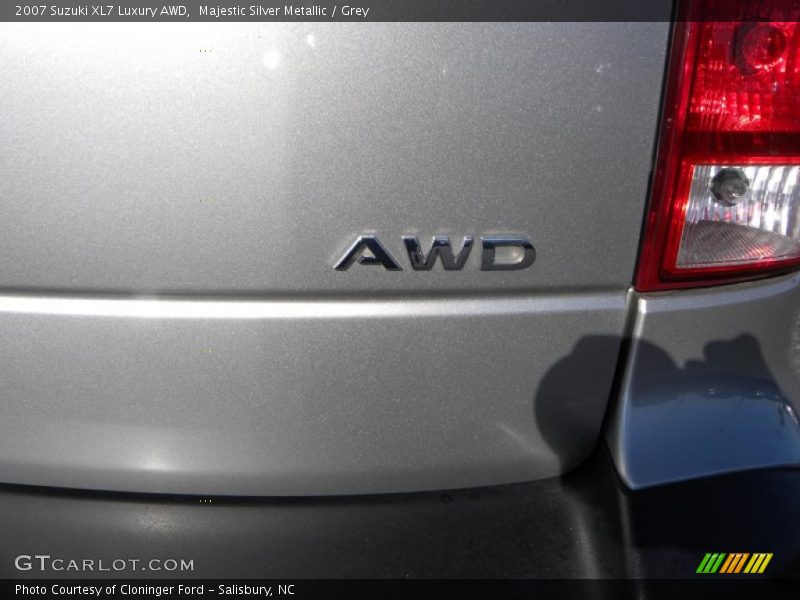 Majestic Silver Metallic / Grey 2007 Suzuki XL7 Luxury AWD