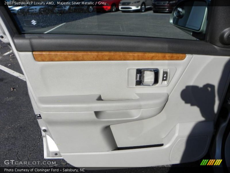 Majestic Silver Metallic / Grey 2007 Suzuki XL7 Luxury AWD