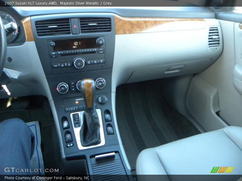 Majestic Silver Metallic / Grey 2007 Suzuki XL7 Luxury AWD