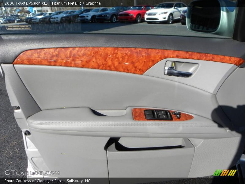 Titanium Metallic / Graphite 2006 Toyota Avalon XLS