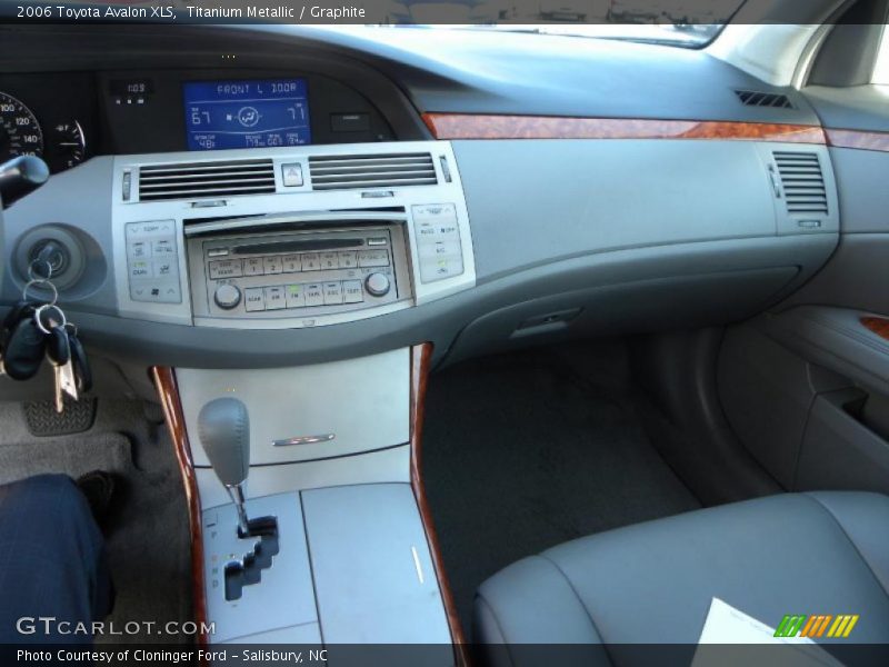 Titanium Metallic / Graphite 2006 Toyota Avalon XLS