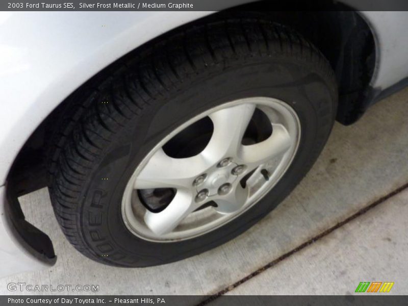 Silver Frost Metallic / Medium Graphite 2003 Ford Taurus SES
