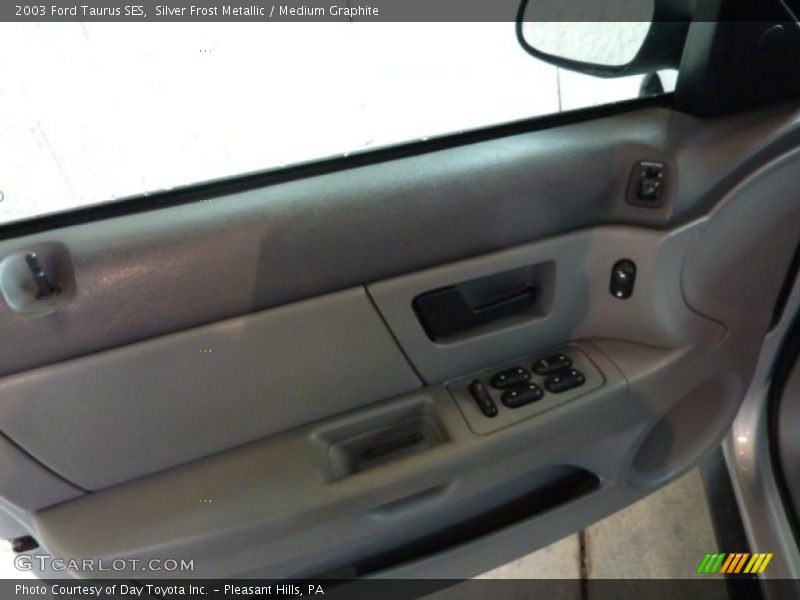 Silver Frost Metallic / Medium Graphite 2003 Ford Taurus SES