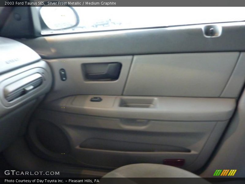 Silver Frost Metallic / Medium Graphite 2003 Ford Taurus SES