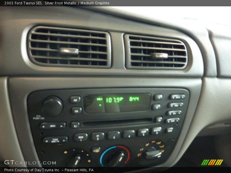 Silver Frost Metallic / Medium Graphite 2003 Ford Taurus SES