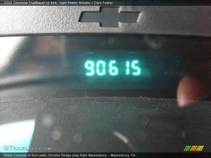 Light Pewter Metallic / Dark Pewter 2002 Chevrolet TrailBlazer LS 4x4