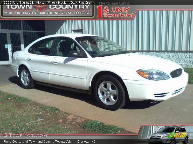 Vibrant White / Medium/Dark Flint Grey 2006 Ford Taurus SE