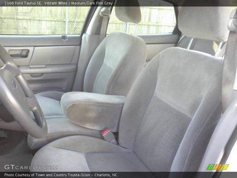 Vibrant White / Medium/Dark Flint Grey 2006 Ford Taurus SE