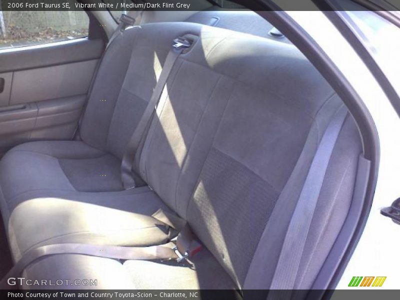 Vibrant White / Medium/Dark Flint Grey 2006 Ford Taurus SE