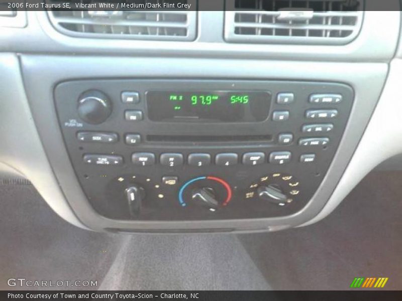 Vibrant White / Medium/Dark Flint Grey 2006 Ford Taurus SE
