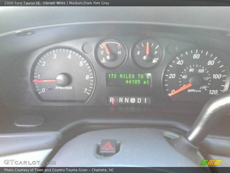 Vibrant White / Medium/Dark Flint Grey 2006 Ford Taurus SE