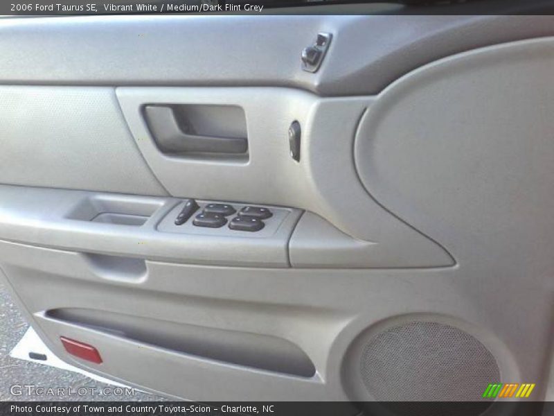 Vibrant White / Medium/Dark Flint Grey 2006 Ford Taurus SE