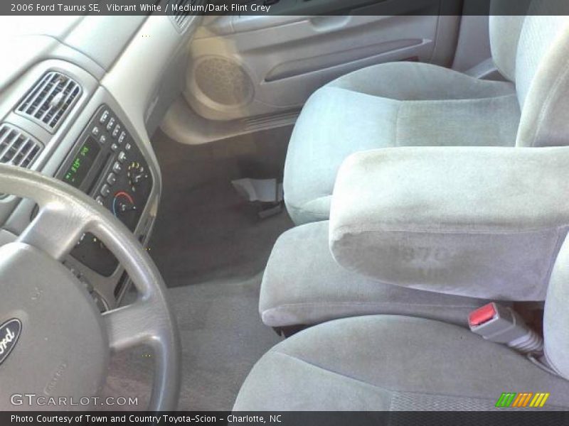 Vibrant White / Medium/Dark Flint Grey 2006 Ford Taurus SE