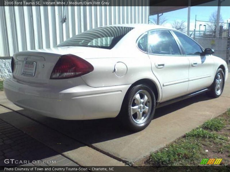 Vibrant White / Medium/Dark Flint Grey 2006 Ford Taurus SE