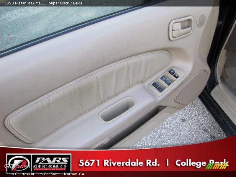Super Black / Beige 1998 Nissan Maxima SE