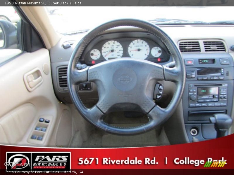 Super Black / Beige 1998 Nissan Maxima SE