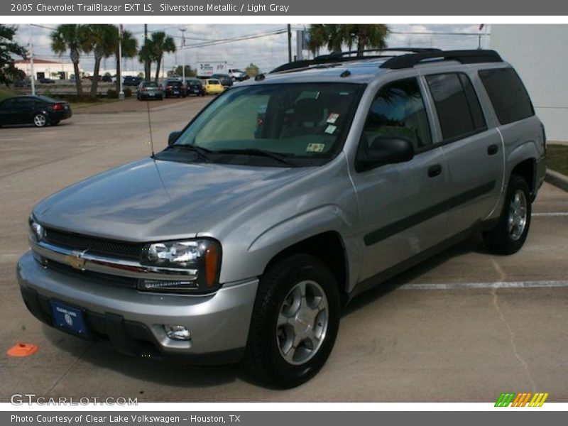 Front 3/4 View of 2005 TrailBlazer EXT LS