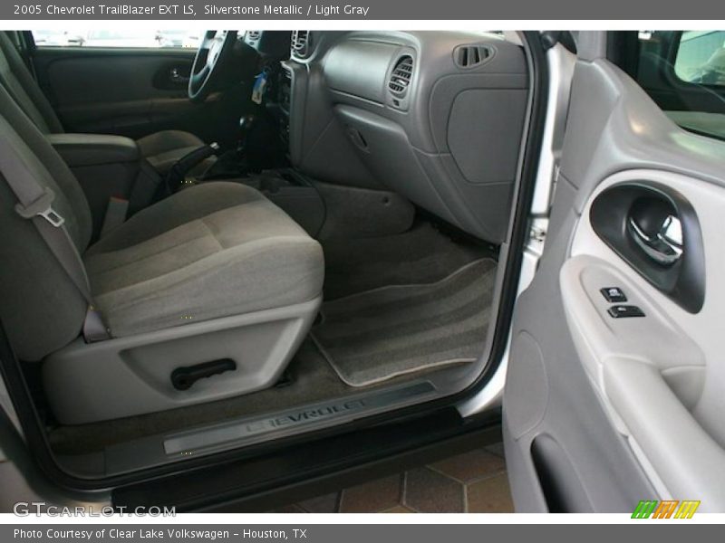 Silverstone Metallic / Light Gray 2005 Chevrolet TrailBlazer EXT LS