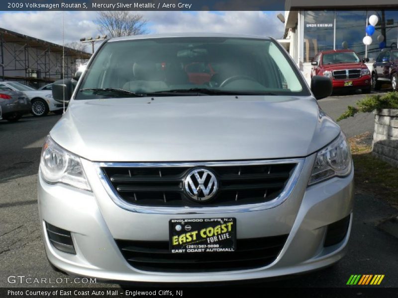 Mercury Sliver Metallic / Aero Grey 2009 Volkswagen Routan S