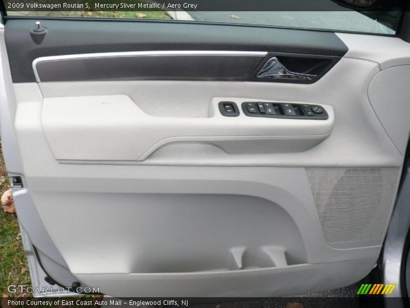 Mercury Sliver Metallic / Aero Grey 2009 Volkswagen Routan S