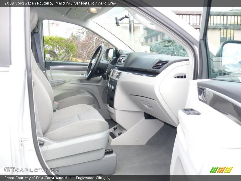 Mercury Sliver Metallic / Aero Grey 2009 Volkswagen Routan S