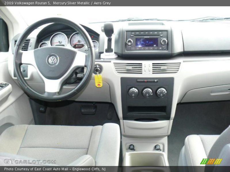 Mercury Sliver Metallic / Aero Grey 2009 Volkswagen Routan S