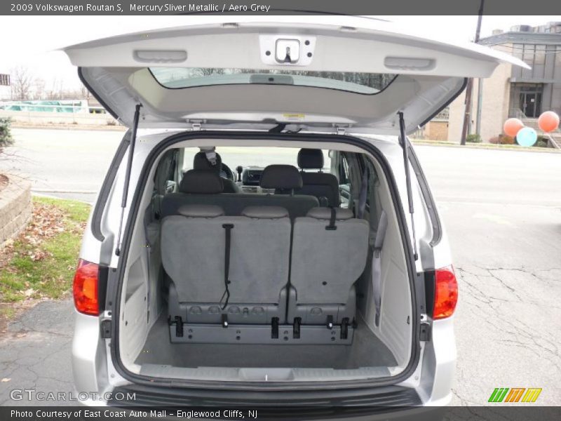 Mercury Sliver Metallic / Aero Grey 2009 Volkswagen Routan S