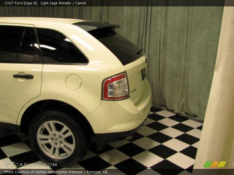 Light Sage Metallic / Camel 2007 Ford Edge SE