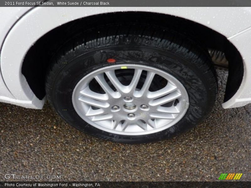 White Suede / Charcoal Black 2011 Ford Focus SE Sedan