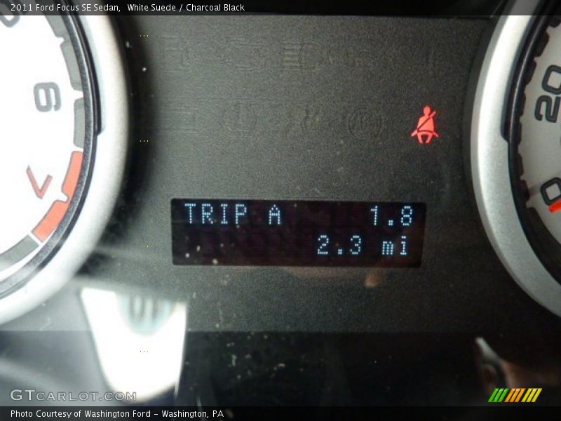 White Suede / Charcoal Black 2011 Ford Focus SE Sedan