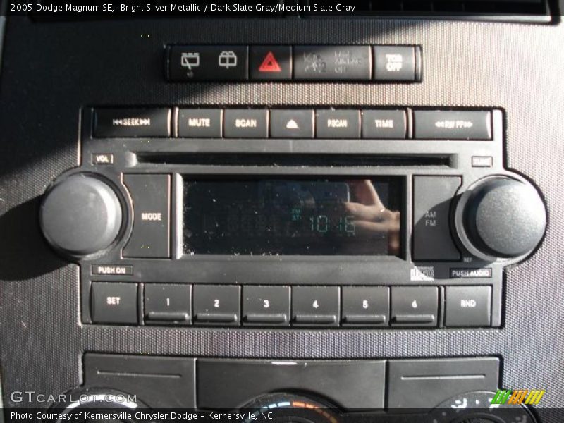 Bright Silver Metallic / Dark Slate Gray/Medium Slate Gray 2005 Dodge Magnum SE