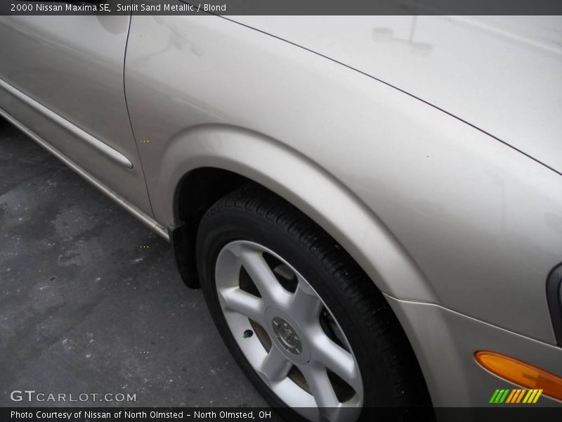 Sunlit Sand Metallic / Blond 2000 Nissan Maxima SE