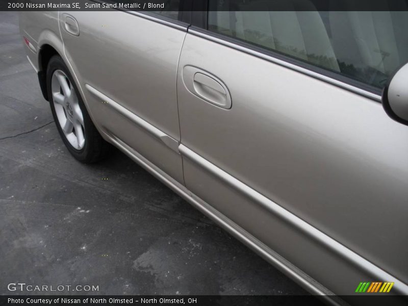 Sunlit Sand Metallic / Blond 2000 Nissan Maxima SE