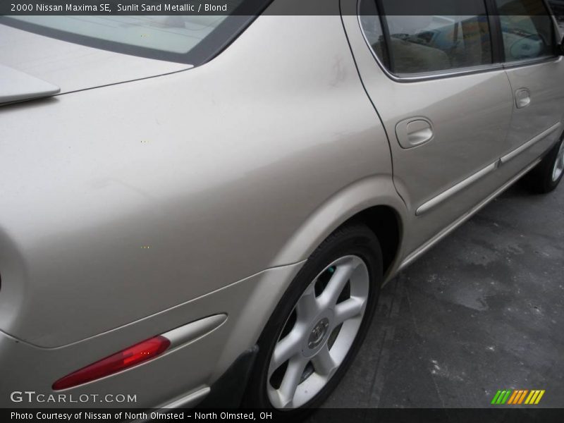 Sunlit Sand Metallic / Blond 2000 Nissan Maxima SE