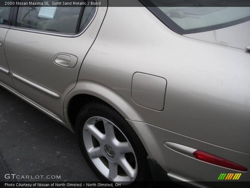 Sunlit Sand Metallic / Blond 2000 Nissan Maxima SE