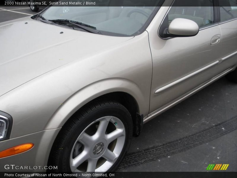 Sunlit Sand Metallic / Blond 2000 Nissan Maxima SE