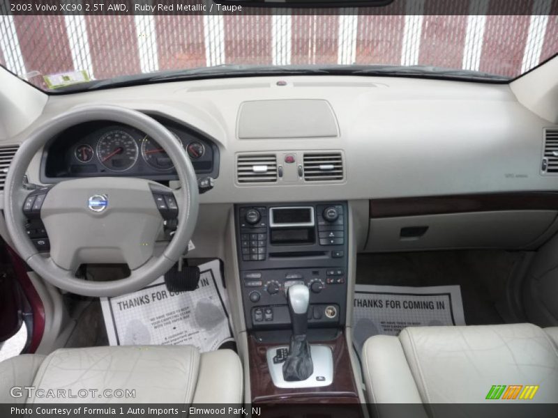 Dashboard of 2003 XC90 2.5T AWD