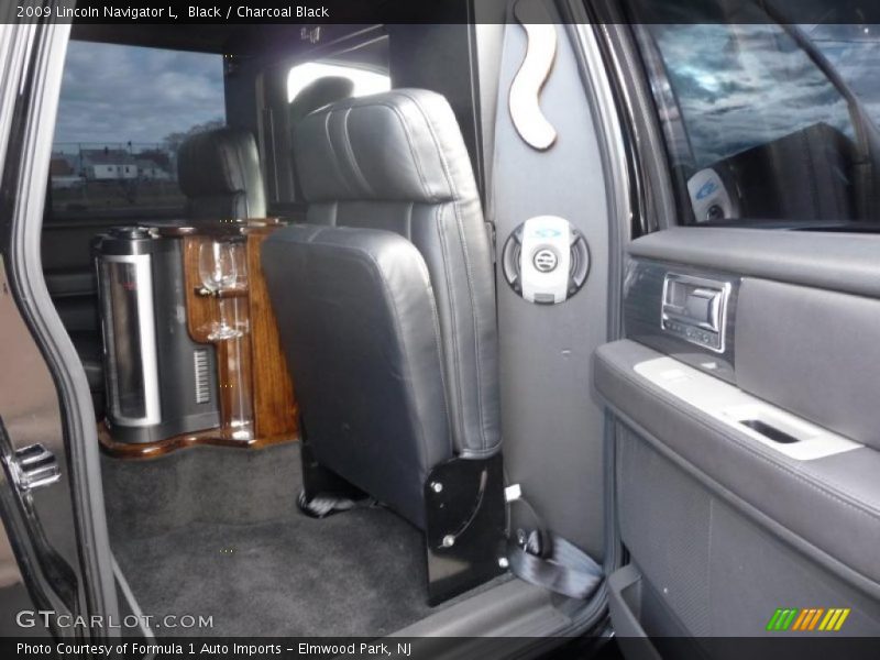 Black / Charcoal Black 2009 Lincoln Navigator L