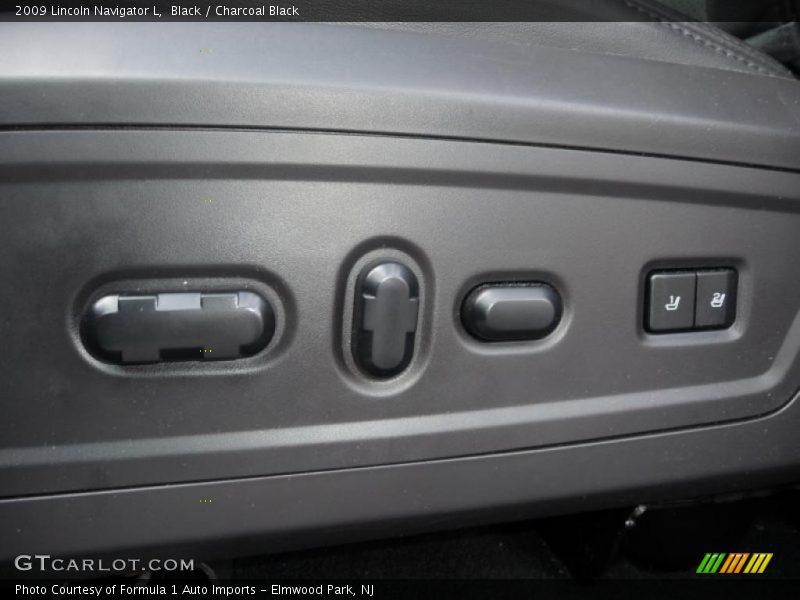 Black / Charcoal Black 2009 Lincoln Navigator L