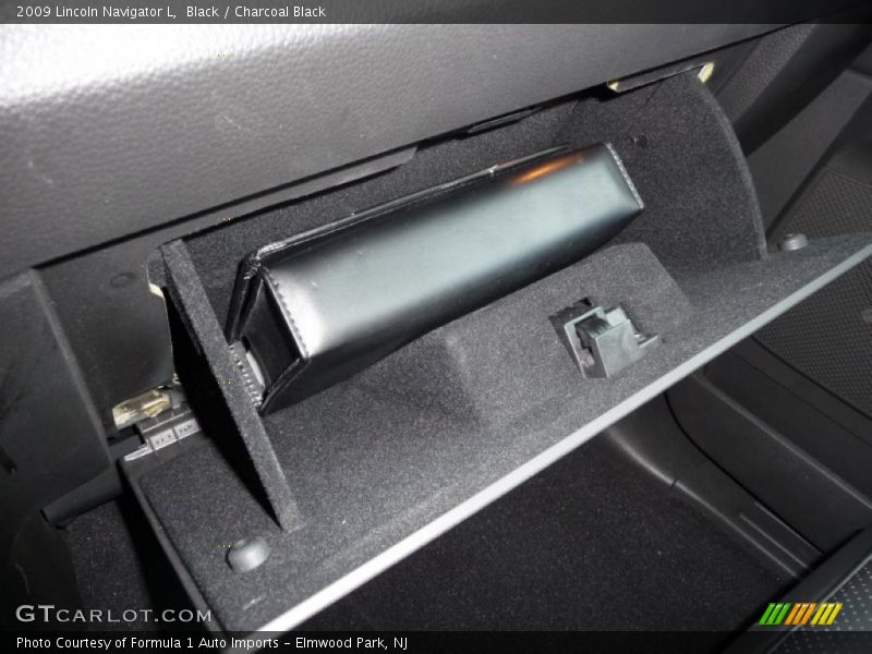 Black / Charcoal Black 2009 Lincoln Navigator L
